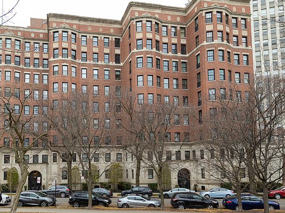 3rd image of 2608 N Lakeview Ave APT 1R