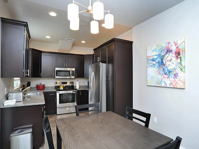 1218 E Blacklidge Dr — Photo 34