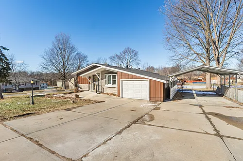 10631 N Walnut St Photo 1