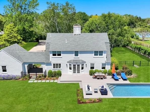 30 Cobb Isle Rd, Water Mill, NY 11976