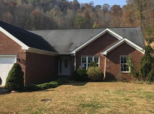 131 Stoney Brook Dr, Van Lear, KY 41265