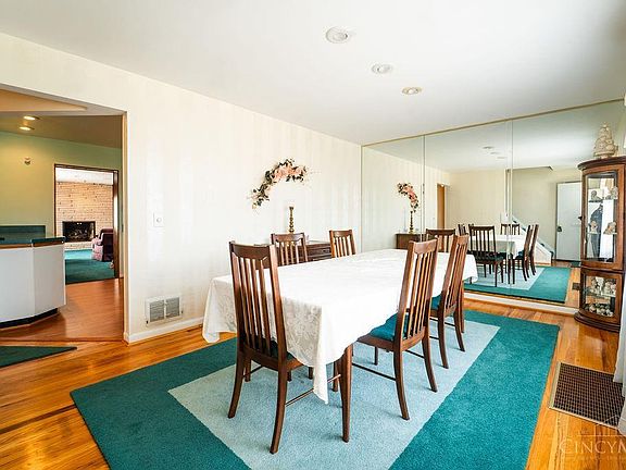 2nd image of 3323 Bellehaven Ct