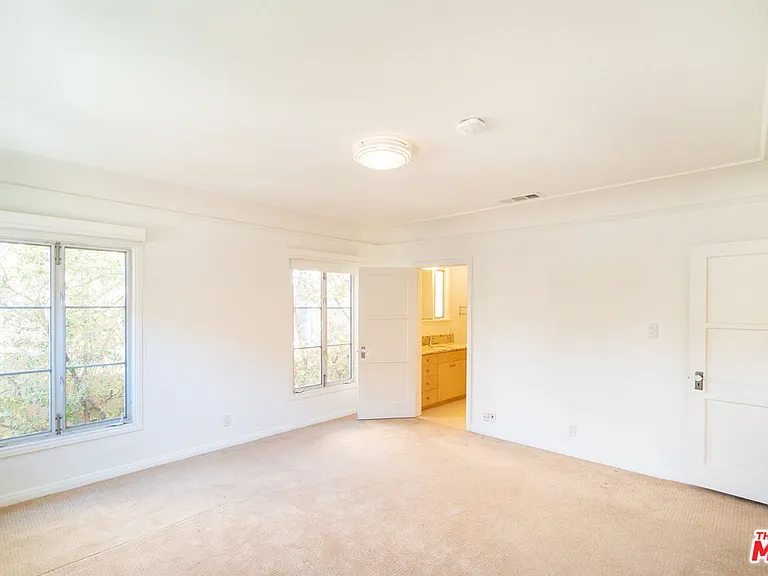 441 S Bedford Dr — Photo 16