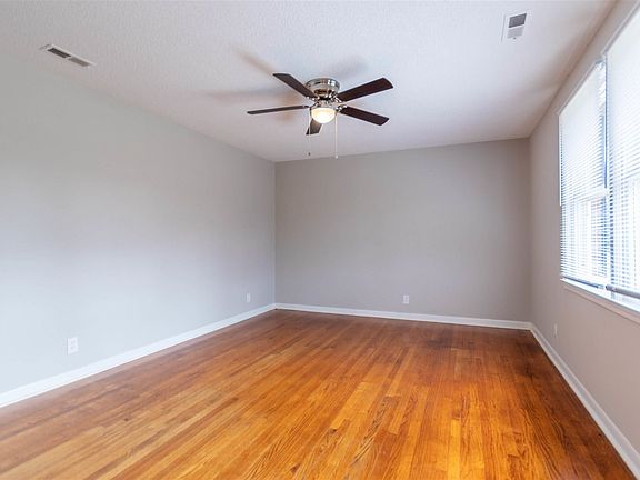 3rd image of 154 Bristow Ln