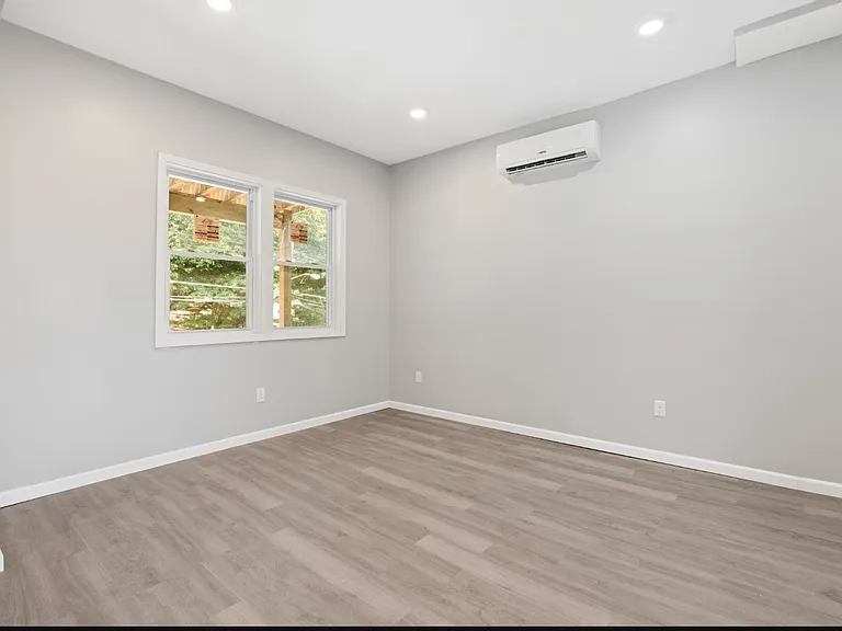 928 Morningside Ave — Photo 2