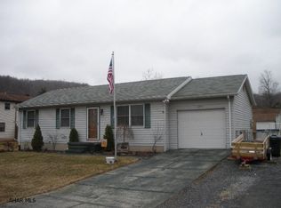 1305 Spring Run Dr, Altoona, PA 16601