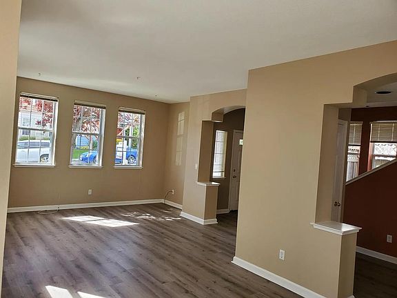3rd image of 106 Village Cir