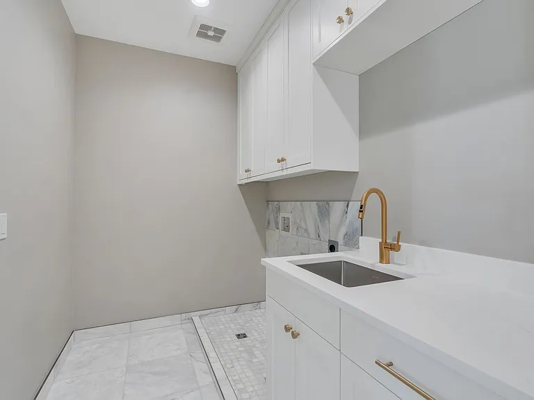 Jocelyn Court Townhomes — Photo 22