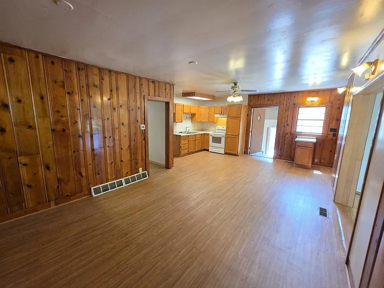11934 Goodview Ave — Photo 32