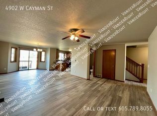 4902 W Cayman St, Sioux Falls, SD 57107