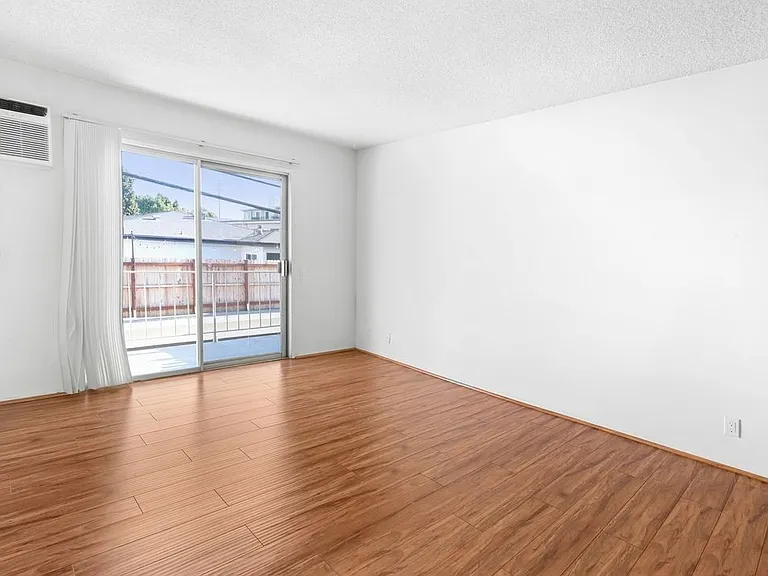 1552 Armacost Ave #9 — Photo 13