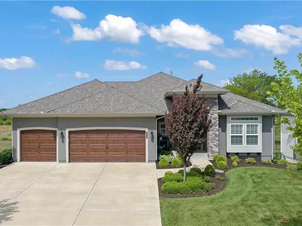 17704 Manor St, Overland Park, KS 66085