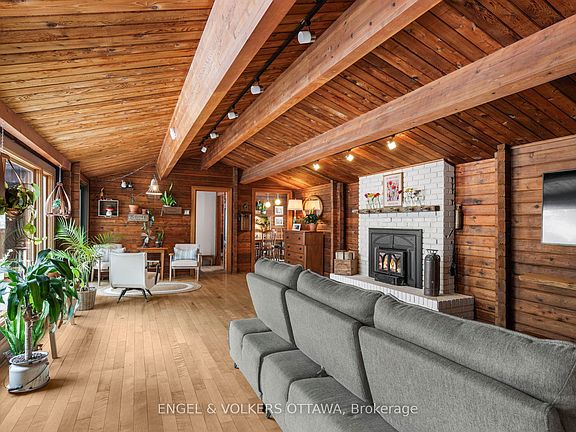 3rd image of 3826 Stonecrest Rd