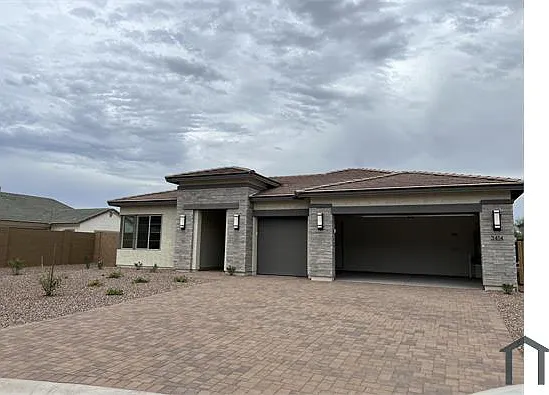 3414 E Valencia Dr — Photo 2