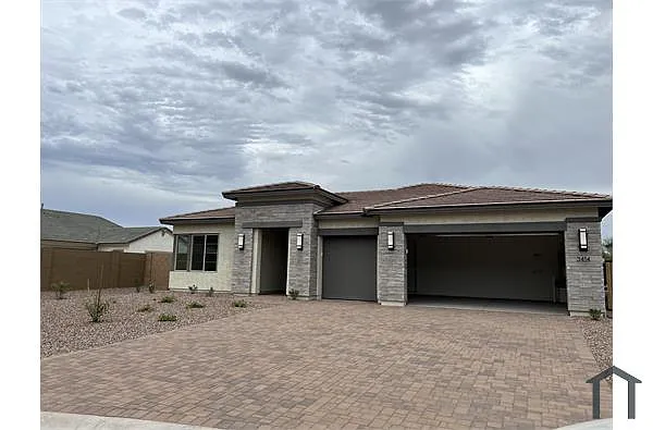 Building Photo - 3414 E Valencia Dr