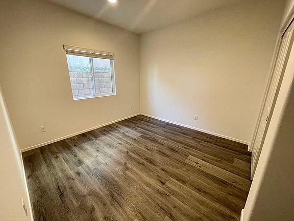 4th image of 2452 E Williamsburg Ln