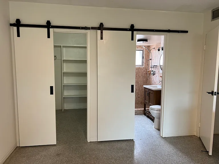 Bed 1 Barn doors