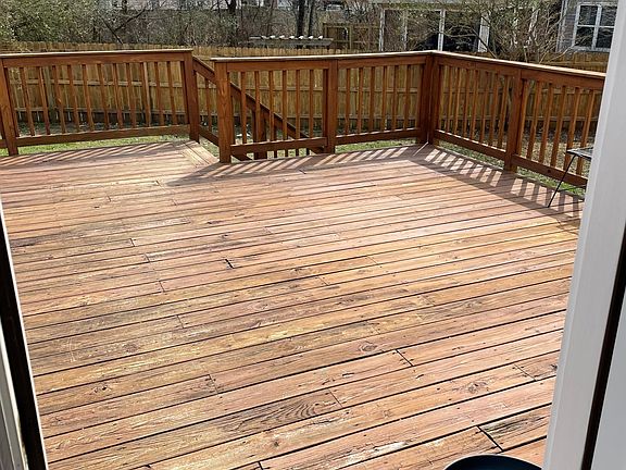 Beautiful deck and fenced backyard!