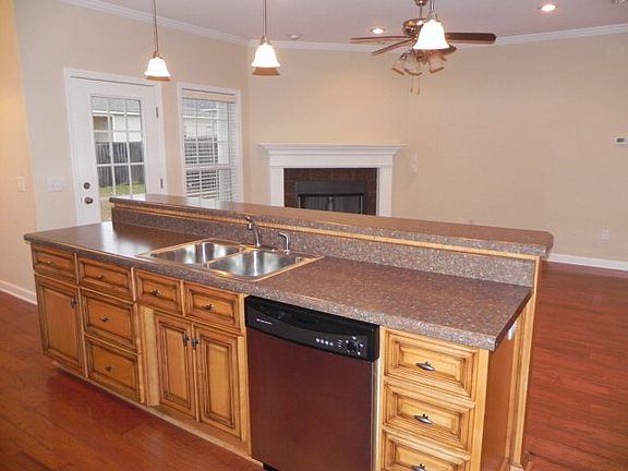 5th image of 115 Belvedere Ln