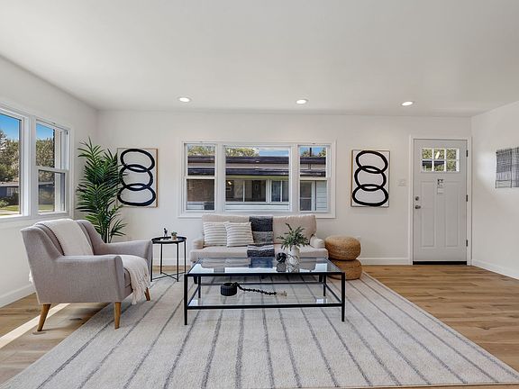 5th image of 316 Somonauk St