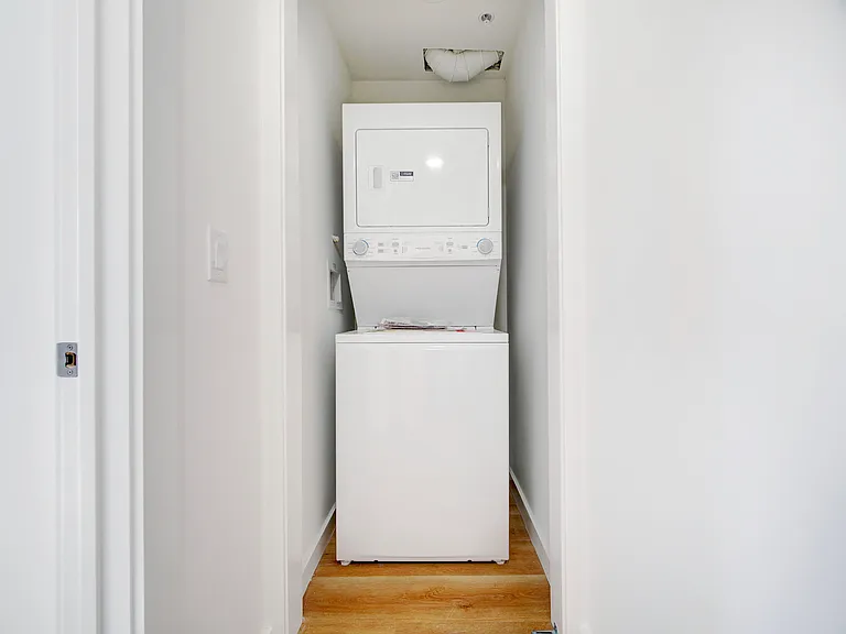 290 Leslie St #3 — Photo 10