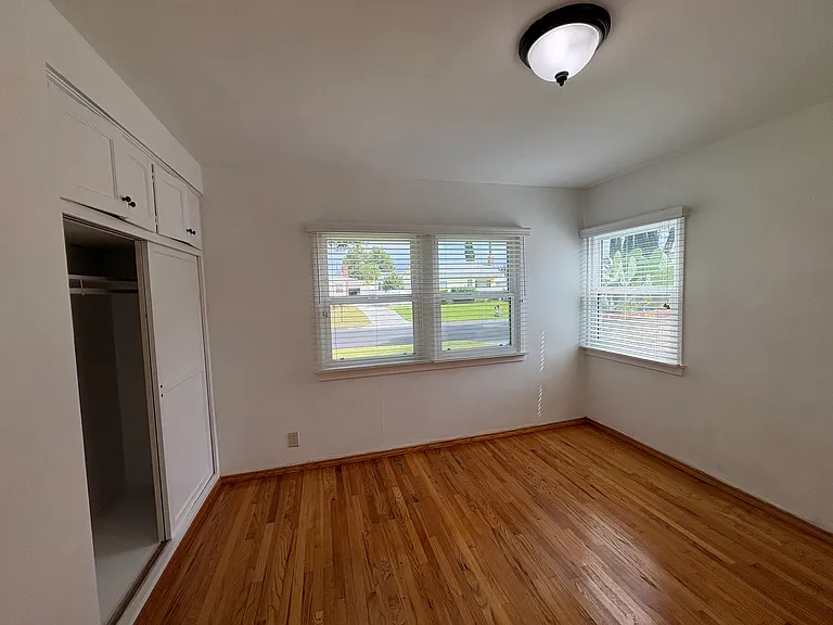 9520 Kennerly St — Photo 15