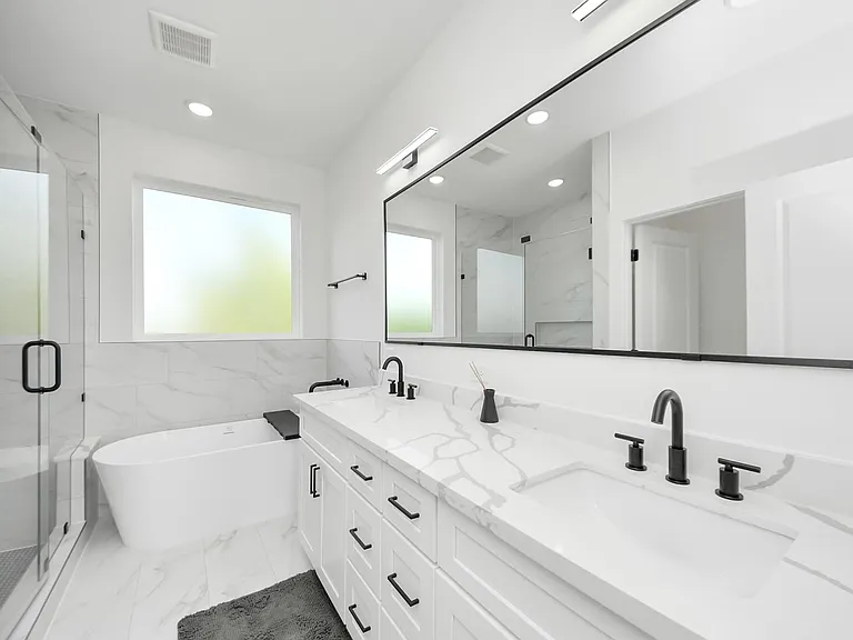2424 Harrington St — Photo 10