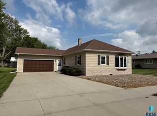 931 Curry St, Scotland, SD 57059