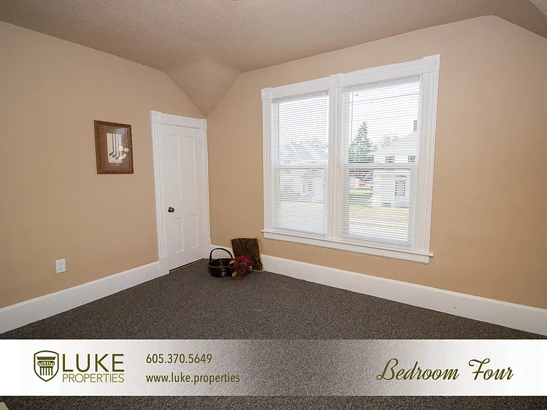 203 S Summit Ave — Photo 27