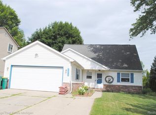 1673 Woodlake Cir, Brighton, MI 48116
