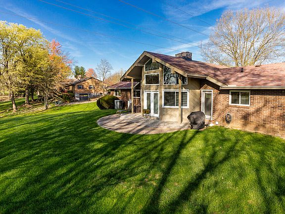 3rd image of 1099 Churchill Dr