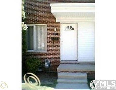 3151 E Larned.jpg