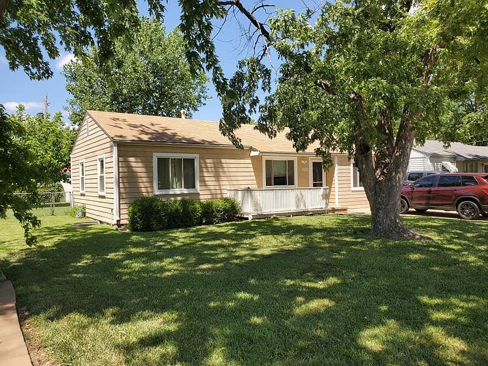 1st image of 850 Plaza Dr