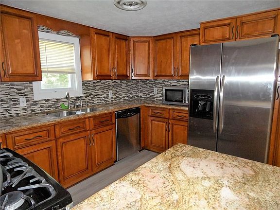 4th image of 825 Lakewood Beach Dr