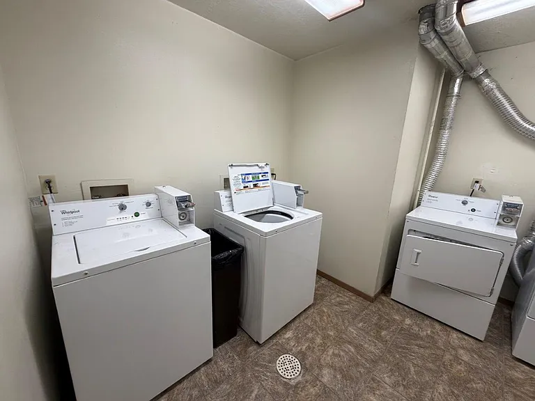 Lincoln Apartments — Photo 13