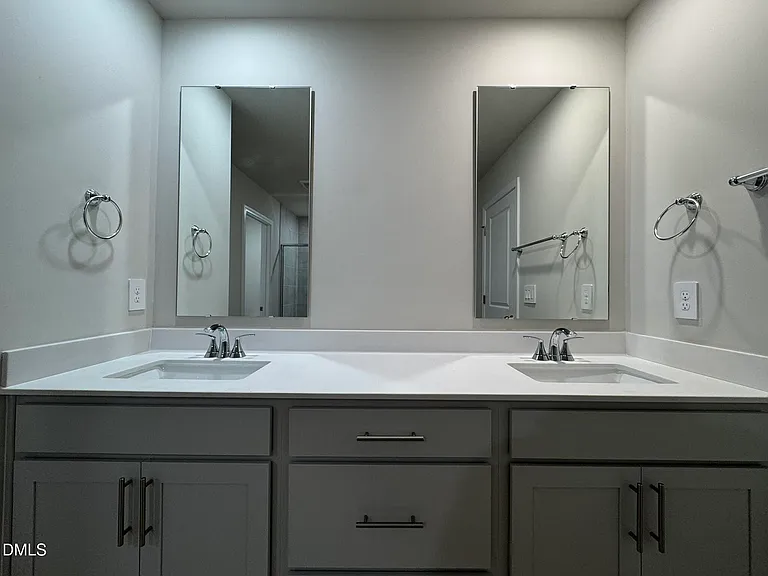101 Klamath Dr — Photo 39