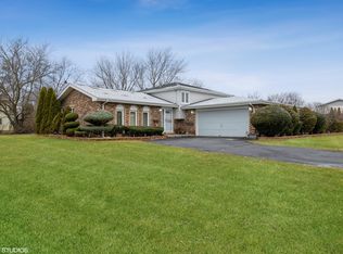 5715 Woodgate Dr, Matteson, IL 60443