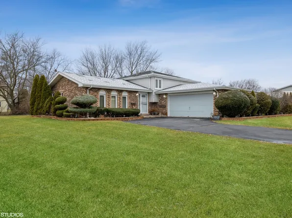 5715 Woodgate Dr, Matteson, IL 60443