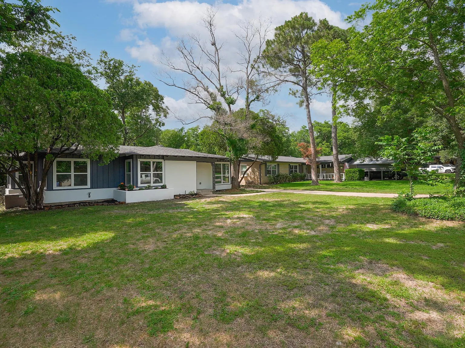 3 bed, 1437 sqft, $2,300 — Photo 1