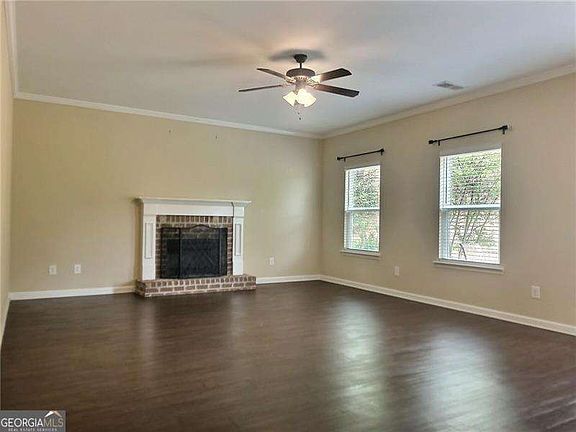 4th image of 271 Fieldcrest Dr