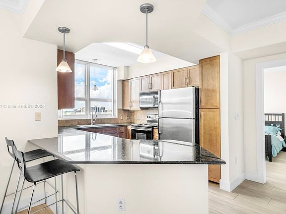 3rd image of 2000 N Bayshore Dr APT 1102