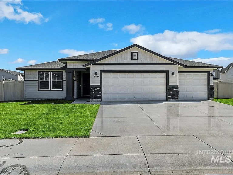 759 Pronghorn Dr — Photo 1
