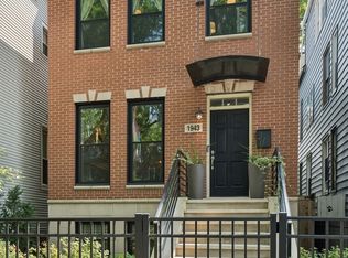1943 W Roscoe St, Chicago, IL 60657
