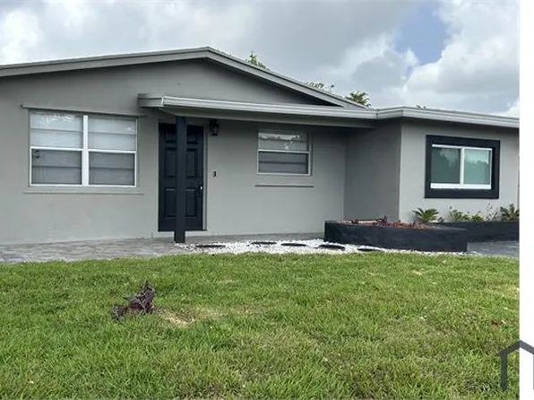 230 SW 2nd St, Deerfield Beach, FL 33441