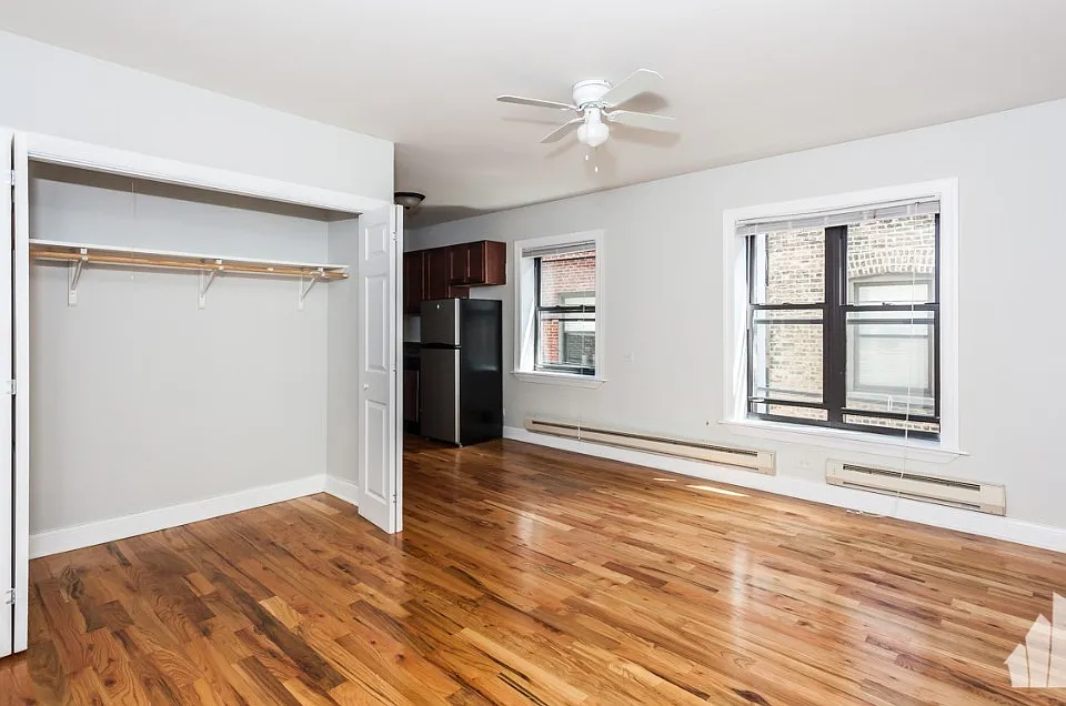 800 W Cornelia Ave #206