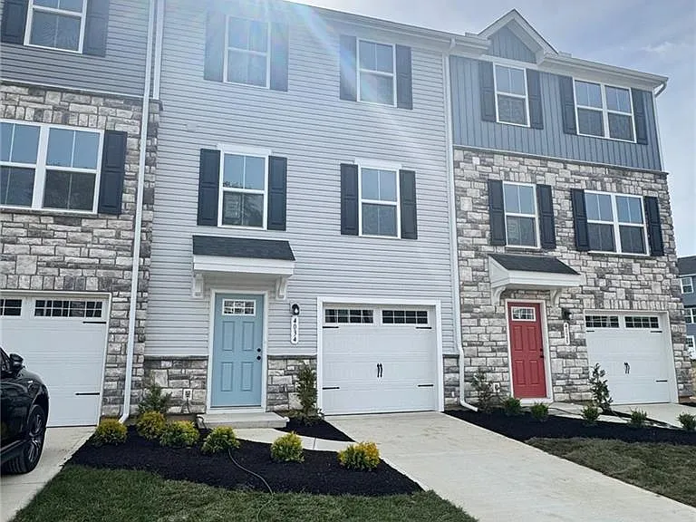 4034 Hemlock Ct — Photo 2