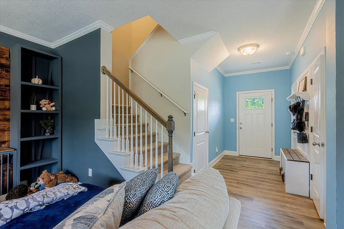 4 bed, 2.5 bath, 1838 sqft, $1,900 — Photo 3