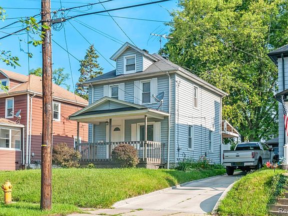 3rd image of 62 Hudson Ave