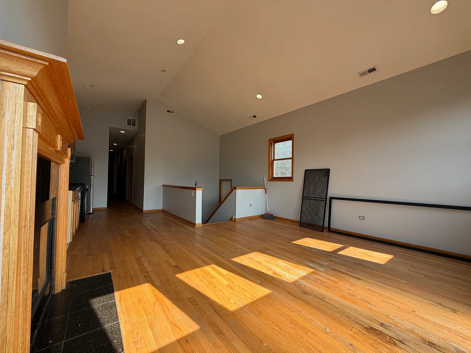 3 bed, 1200 sqft, $2,100 — Photo 3