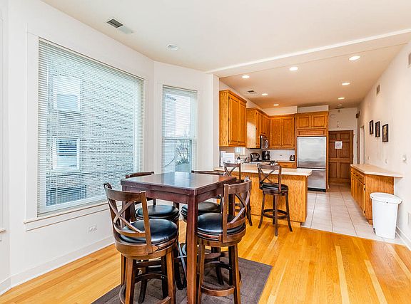 3rd image of 4120 N Saint Louis Ave #1